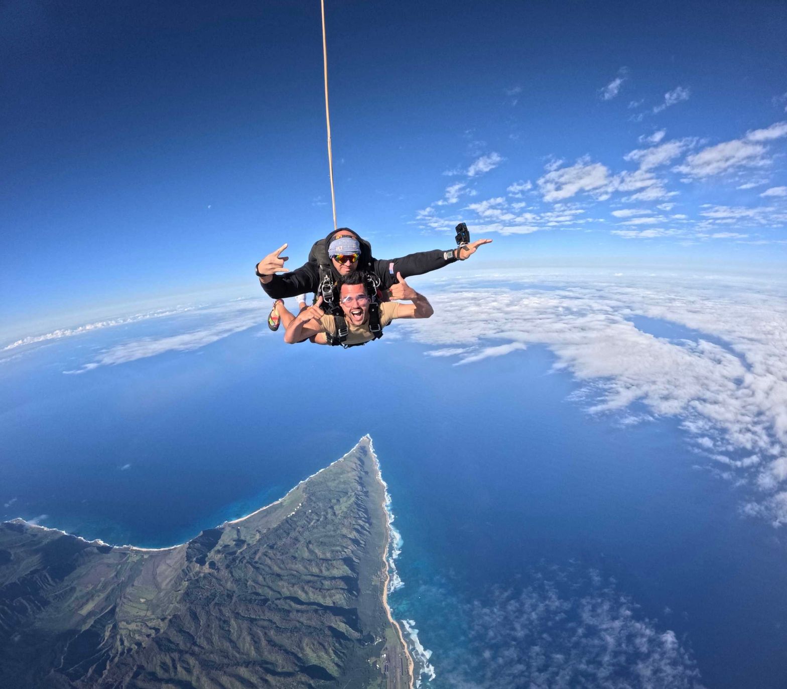 Jeremías haciendo skydiving