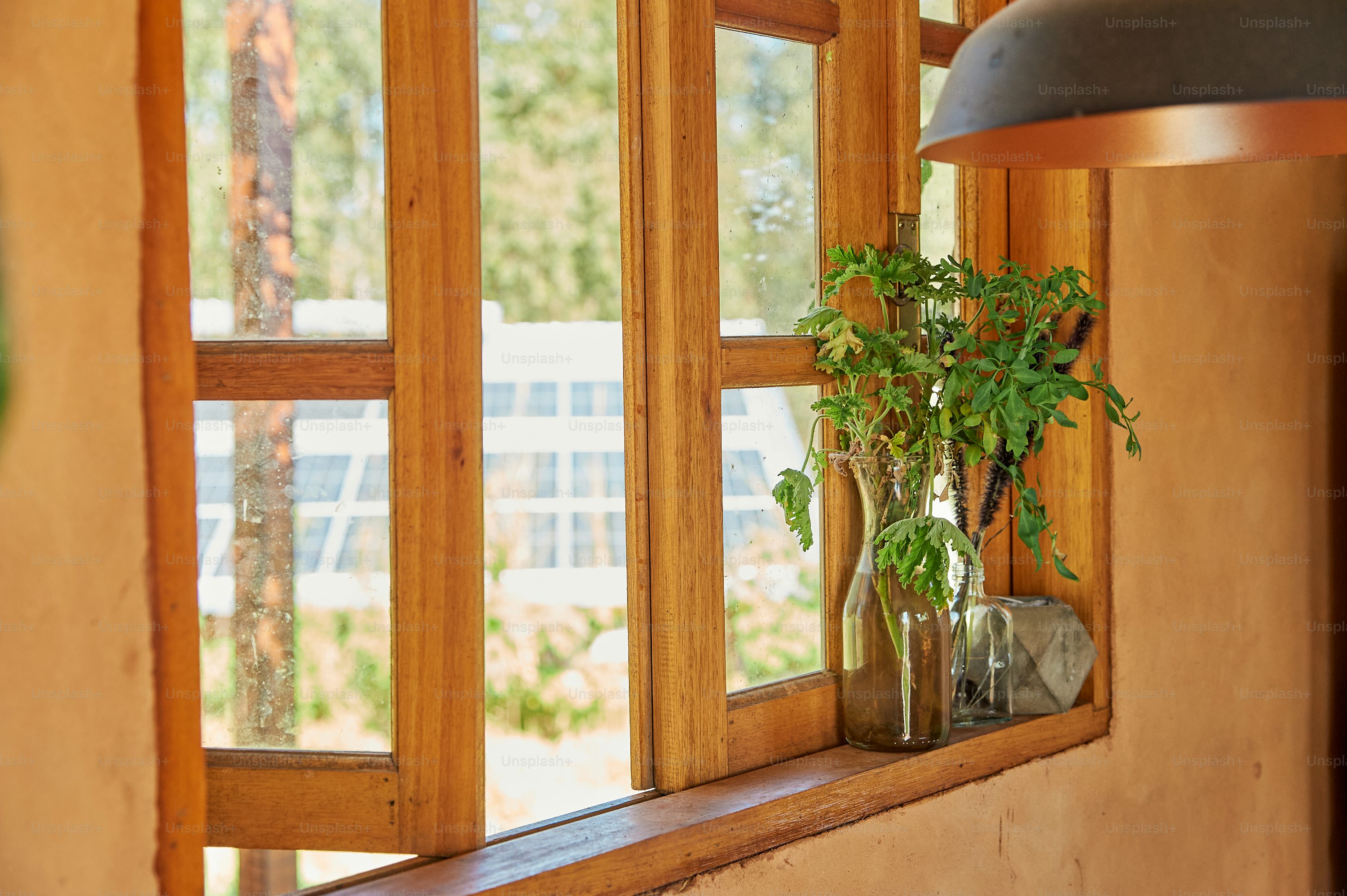 Mooi houten kozijn en raamwerk - professioneel schilderonderhoud en restauratie van houtwerk
